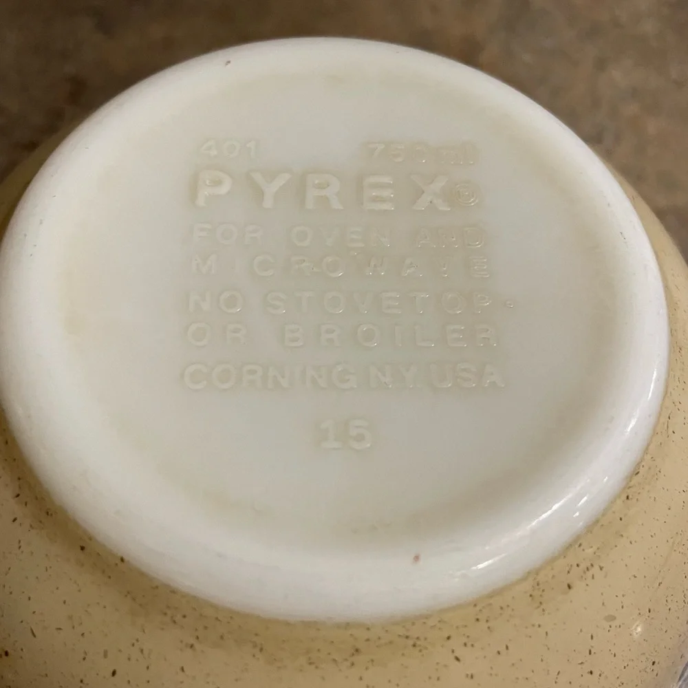 Vintage Pyrex Mixing Bowl 401 750 ml Homestead Tan Blue Floral Pattern